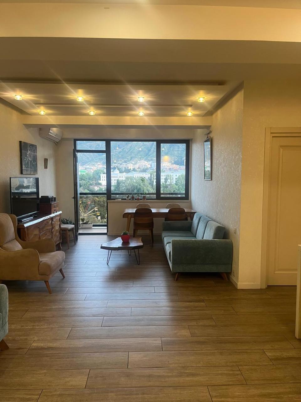 Panorama Khiliani Lägenhet Tbilisi Exteriör bild
