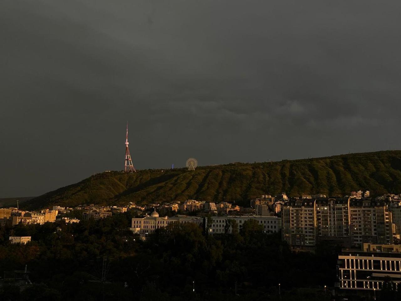 Panorama Khiliani Lägenhet Tbilisi Exteriör bild